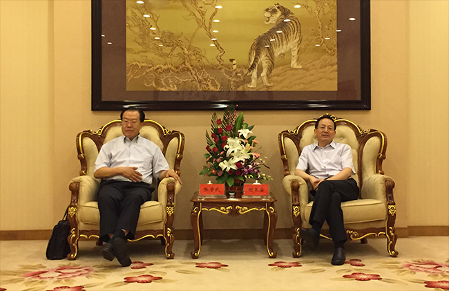 張學(xué)武董事長會見焦作市長謝玉安（圖）