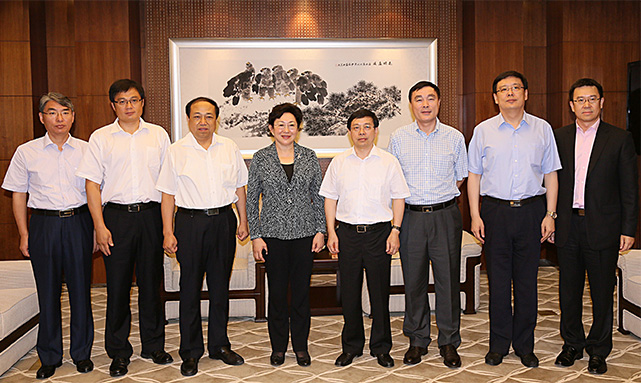 姜巖總經(jīng)理會(huì)見(jiàn)濟(jì)寧市長(zhǎng)梅永紅（圖）