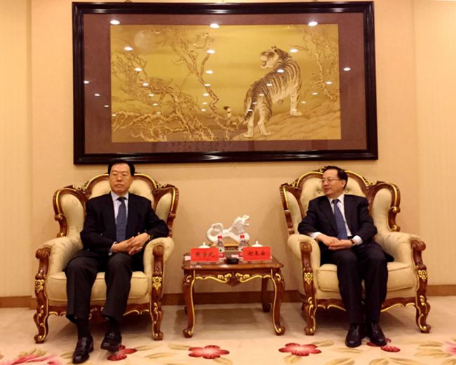 集團(tuán)張學(xué)武董事長會(huì)見焦作市市委副書記、市長謝玉安（圖）