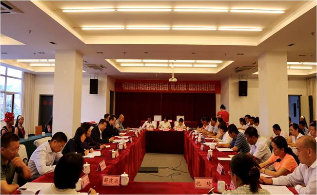 集團(tuán)張學(xué)武董事長(zhǎng)赴西盟、孟連開展定點(diǎn)扶貧調(diào)研工作（圖）