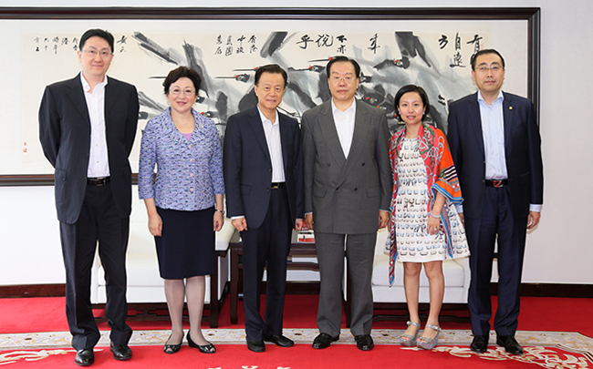 張學(xué)武董事長、姜巖總經(jīng)理會見世茂集團董事局主席許榮茂一行（圖）