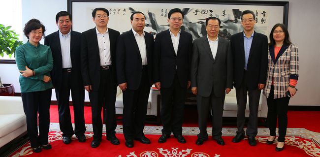 集團(tuán)張學(xué)武董事長會(huì)見德州市人民政府市長陳飛（圖）