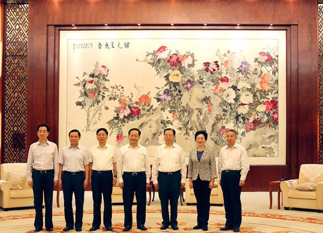 集團主要領(lǐng)導與廣西壯族自治區(qū)黨委書記彭清華舉行會談並簽署戰(zhàn)略合作框架協(xié)議（圖）