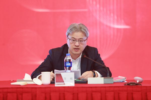 萬(wàn)董_副本.jpg