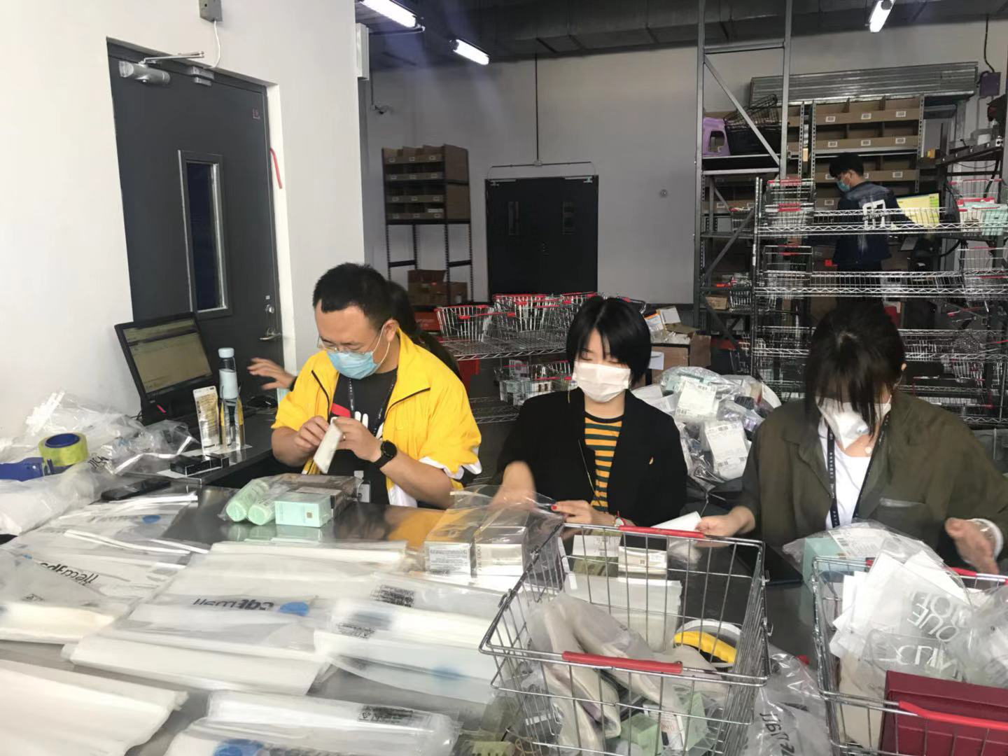 【中國免稅人在行動(dòng)·黨員先鋒篇】之五：永葆黨員底色 三亞國際免稅城黨員發(fā)揮先鋒模范作用